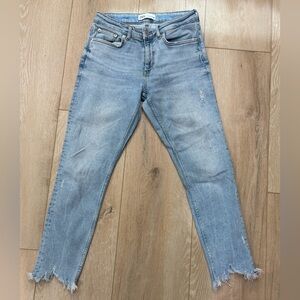 Zara Light Blue Cropped Jeans with Frayed Hem